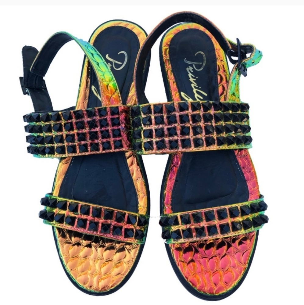 Holographic Sandles